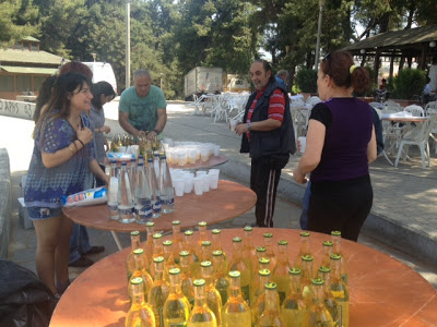 Βίντεο και φωτογραφίες από το πασχαλινό γεύμα αγάπης για απόρους του δήμου Θεσσαλονίκης - Φωτογραφία 3