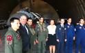 Με τους πιλότους της Πολεμικής Αεροπορίας και της Αεροπορίας Στρατού έκανε Πάσχα ο Τέρενς Κουίκ - Φωτογραφία 3