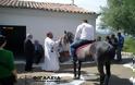 Ηλεία: Με τα άλογα στην Εκκλησία τίμησαν τον Αγιο Γεώργιο στη Φιγαλεία!