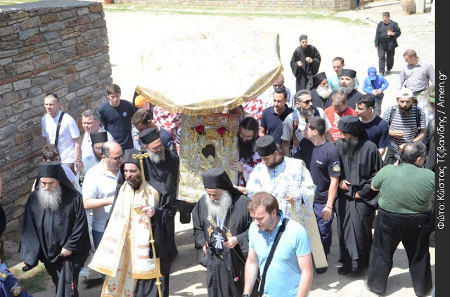 3087 - Φωτογραφίες από τη χθεσινή Λιτάνευση της Εικόνας ΑΞΙΟΝ ΕΣΤΙ στις Καρυές του Αγίου Όρους - Φωτογραφία 13