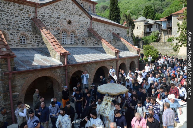 3087 - Φωτογραφίες από τη χθεσινή Λιτάνευση της Εικόνας ΑΞΙΟΝ ΕΣΤΙ στις Καρυές του Αγίου Όρους - Φωτογραφία 4