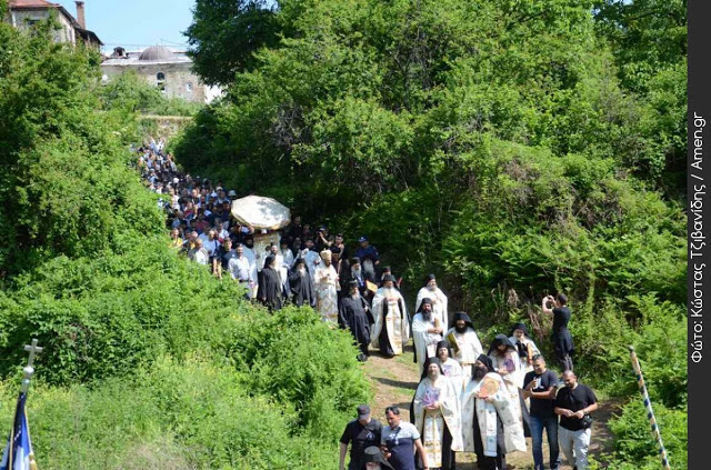 3087 - Φωτογραφίες από τη χθεσινή Λιτάνευση της Εικόνας ΑΞΙΟΝ ΕΣΤΙ στις Καρυές του Αγίου Όρους - Φωτογραφία 6