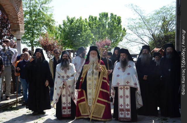 3087 - Φωτογραφίες από τη χθεσινή Λιτάνευση της Εικόνας ΑΞΙΟΝ ΕΣΤΙ στις Καρυές του Αγίου Όρους - Φωτογραφία 9