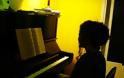 Ένα «χρυσό» κορίτσι με όνειρα για το πιάνο
