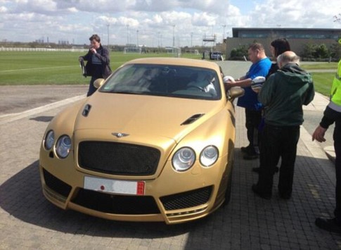 Μια χρυσή Bentley για τον Κέβιν Μιραλάς - Φωτογραφία 1