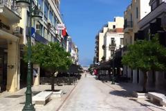 Πάτρα: Κυριακάτικο σκηνικό στο κέντρο - Kλειστά τα καταστήματα - Ελάχιστοι οι Πατρινοί που έκαναν βόλτα στο κέντρο