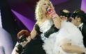Το καυτό ομοφυλοφιλικό φιλί στη σκηνή της Eurovision που ξεσηκώνει αντιδράσεις