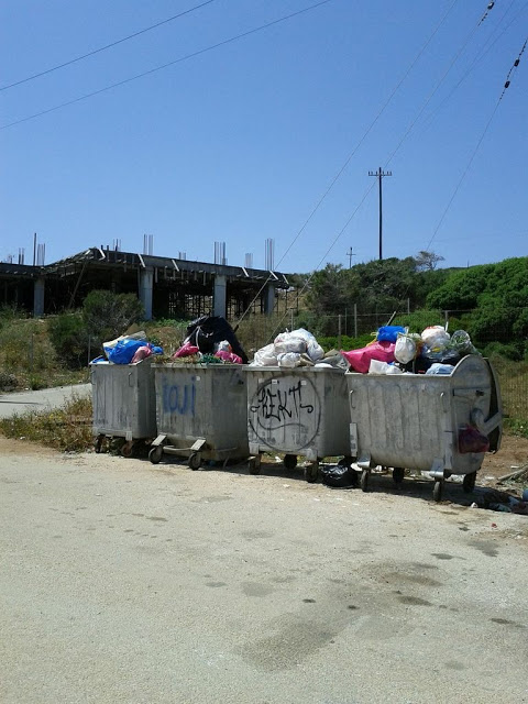 Στη Λαυρεωτική ανέστη μόνο ο Χριστός ! Το απορριματοφόρο παραμένει κλινικά νεκρός - Φωτογραφία 12