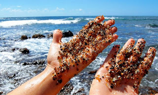 Παραλία από... γυαλί: Η «χωματερή» που αξίζει να επισκεφθείς! - Φωτογραφία 1