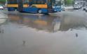 Μέσα σε 5 λεπτά έντονης βροχόπτωσης πλημμύρισε και πάλι η Καστοριά