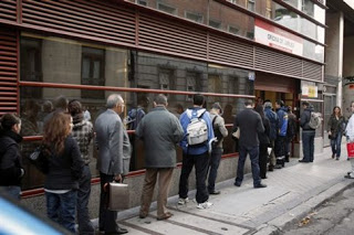 Κύπρος: 2500 επιπλέον άνεργους άφησε πίσω του το σοκ Μαρτίου - Φωτογραφία 1