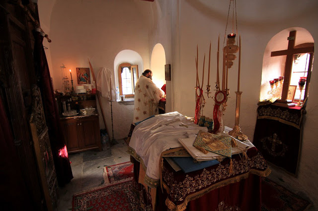 3091 - Με λαμπρότητα και φέτος η Λιτάνευση της Εικόνας της Παναγίας της Πορταϊτίσσης στην Ιερά Μονή Ιβήρων (φωτογραφίες) - Φωτογραφία 2