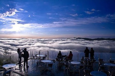 Πιείτε καφέ πάνω από τα σύννεφα - Φωτογραφία 4
