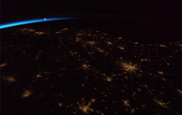 Εκπληκτική εικόνα της αυγής από το διάστημα! - Φωτογραφία 3