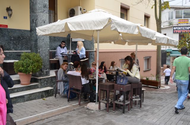 Τραπεζάκια έξω και από τη Λέσχη - Ανάσα για τους αξιωματικούς και τις οικογένειές τους! - Φωτογραφία 3