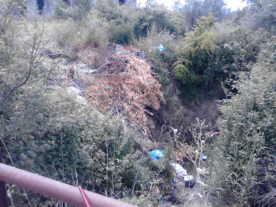 Χωματερή έχει γίνει το ρέμα στα Τριαντείκα  με σύνορα  το  Ελαιόφυτο στο Αγρίνιο - Φωτογραφία 12