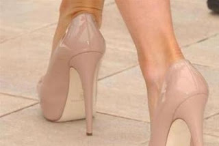 Σοκαριστική φωτο: Δείτε μια ακτινογραφία σε γυναικείo πόδι με γόβα... - Φωτογραφία 1