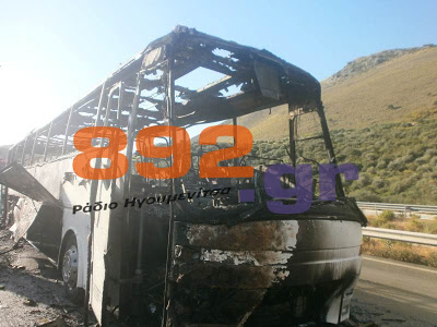 Δείτε φωτογραφίες και βίντεο από το τουριστικό λεωφορείο που τυλίχθηκε στις φλόγες στην Εγνατία Οδό, κοντά στην Ηγουμενίτσα - Φωτογραφία 6