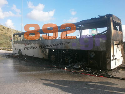 Δείτε φωτογραφίες και βίντεο από το τουριστικό λεωφορείο που τυλίχθηκε στις φλόγες στην Εγνατία Οδό, κοντά στην Ηγουμενίτσα - Φωτογραφία 8