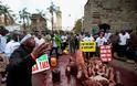 Κένυα: Διαμαρτυρία με...γουρούνια έξω από το κοινοβούλιο
