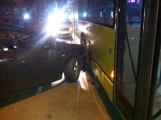 Λεωφορείο του ΟΑΣΘ συγκρούστηκε με ΙΧ στον Εύοσμο - Ανήλικος ο οδηγός του ΙΧ, λένε αυτόπτες μάρτυρες - Φωτογραφία 1
