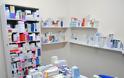 Γεμάτα ράφια στο Κοινωνικό Παντοπωλείο και Φαρμακείο του δήμου Νεάπολης-Συκεών