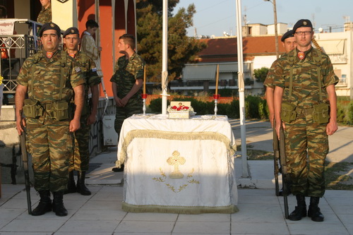 Επίσημη υποδοχή λειψάνου Αγίου Γεωργίου Τροπαιοφόρου στο Στρατόπεδο Πατσούκα στην Αλεξανδρούπολη - Φωτογραφία 4