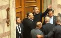 Έκτροπα και «Xάιλ Χίτλερ» στη Βουλή - Απέβαλαν τον βουλευτή της Χρυσής Αυγής - Δείτε video