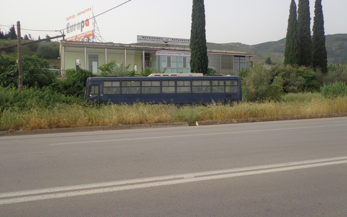 Σύγκρουση λεωφορείου της Πολεμικής Αεροπορίας με επιβατικό - Φωτογραφία 2