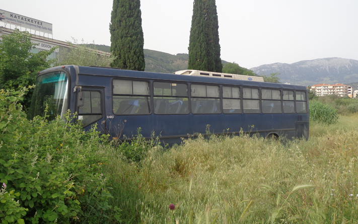 Σύγκρουση λεωφορείου της Πολεμικής Αεροπορίας με επιβατικό - Φωτογραφία 3