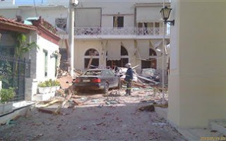 Δείτε φωτογραφίες της έκρηξης με 13 τραυματίες στη Σαλαμίνα - O ένας σοβαρά - Φωτογραφία 1