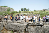 30 πρεσβευτές ξένων κρατών στην Ελλάδα θαύμασαν την αρχαία Δωδώνη! - Φωτογραφία 2