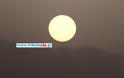 Τρίκαλα: Φανταστικό ηλιοβασίλεμα με φόντο τη σκόνη από την έρημο Σαχάρα