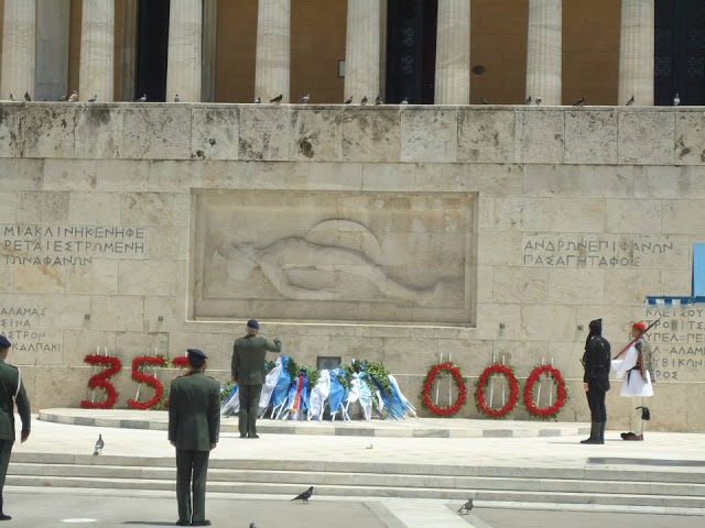 Δίδαγμα ανθρωπιάς και πολιτικής η ομιλία του Πίτερ Κουτουτζιάν στο Μνημείο του Άγνωστου Στρατιώτη - Φωτογραφία 3