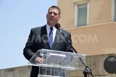 Δίδαγμα ανθρωπιάς και πολιτικής η ομιλία του Πίτερ Κουτουτζιάν στο Μνημείο του Άγνωστου Στρατιώτη