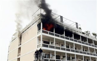 Φωτιά ξέσπασε σε ξενοδοχείο της Πάτρας - Φωτογραφία 1