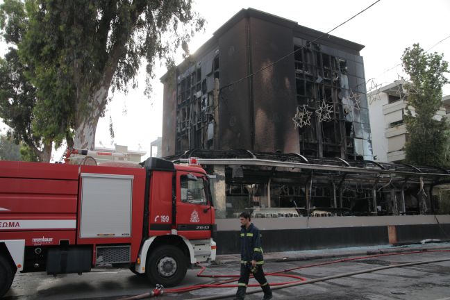 Στάχτη έγινε καφετέρια και ο ΕΟΠΥΥ Γλυφάδας - Φωτογραφία 4