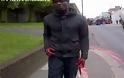 Κατακρεούργησαν στρατιώτη στο Λονδίνο - Τι λέει ο δράστης λίγο πριν τον πυροβολήσουν (βίντεο&εικόνες)