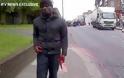 Σοκ στο Λονδίνο - Αποκεφάλισαν με μπαλτά στρατιώτη - Tι είπε ο δολοφόνος με ματωμένα χέρια στην κάμερα [βίντεο&εικόνες]