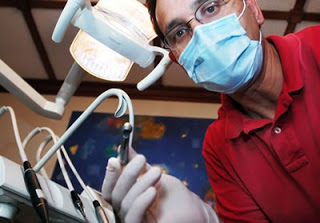 Χειροπέδες σε γνωστό οδοντίατρο γιατί δεν έκοψε 61 αποδείξεις - Φωτογραφία 1