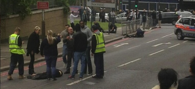 Σοκ στο Λονδίνο - Αποκεφάλισαν με μπαλτά στρατιώτη - Tι είπε ο δολοφόνος με ματωμένα χέρια στην κάμερα [βίντεο&εικόνες] - Φωτογραφία 4