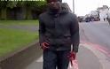 Σοκ στο Λονδίνο - Αποκεφάλισαν με μπαλτά στρατιώτη - Tι είπε ο δολοφόνος με ματωμένα χέρια στην κάμερα [βίντεο&εικόνες] - Φωτογραφία 1