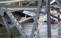 Κατέρρευσε γέφυρα στην Ουάσιγκτον - Δύο αυτοκίνητα έπεσαν στο νερό - Φωτογραφία 2