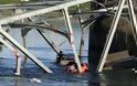 Κατέρρευσε γέφυρα στην Ουάσιγκτον - Δύο αυτοκίνητα έπεσαν στο νερό - Φωτογραφία 3