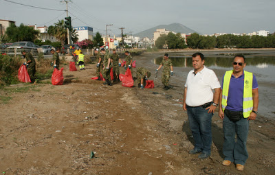 Με στρατιωτική συνδρομή ο καθαρισμός της Λιανής Άμμου - Φωτογραφία 2