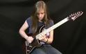 14χρονη μαγεύει στο YouTube με την ηλεκτρική της κιθάρα [Video]