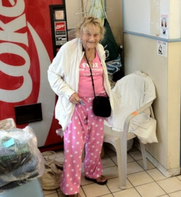 Zach Galifianakis: Αγόρασε σε 87χρονη άστεγη ένα διαμέρισμα - Φωτογραφία 3