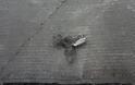 «Σκόνη» έγινε το αλεξίσφαιρο του Eιδικού Φρουρού που πυροβολήθηκε στο Παγκράτι - Δείτε φωτο - Φωτογραφία 2