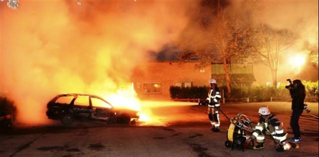 Την πλήρη αποτυχία της πολυπολιτισμικότητας δείχνουν οι ταραχές στη Σουηδία - Φωτογραφία 7