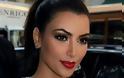 Δείτε την Kim Kardashian... έφηβη, με κοιλιακούς-φέτες και πλούσιο στήθoς!